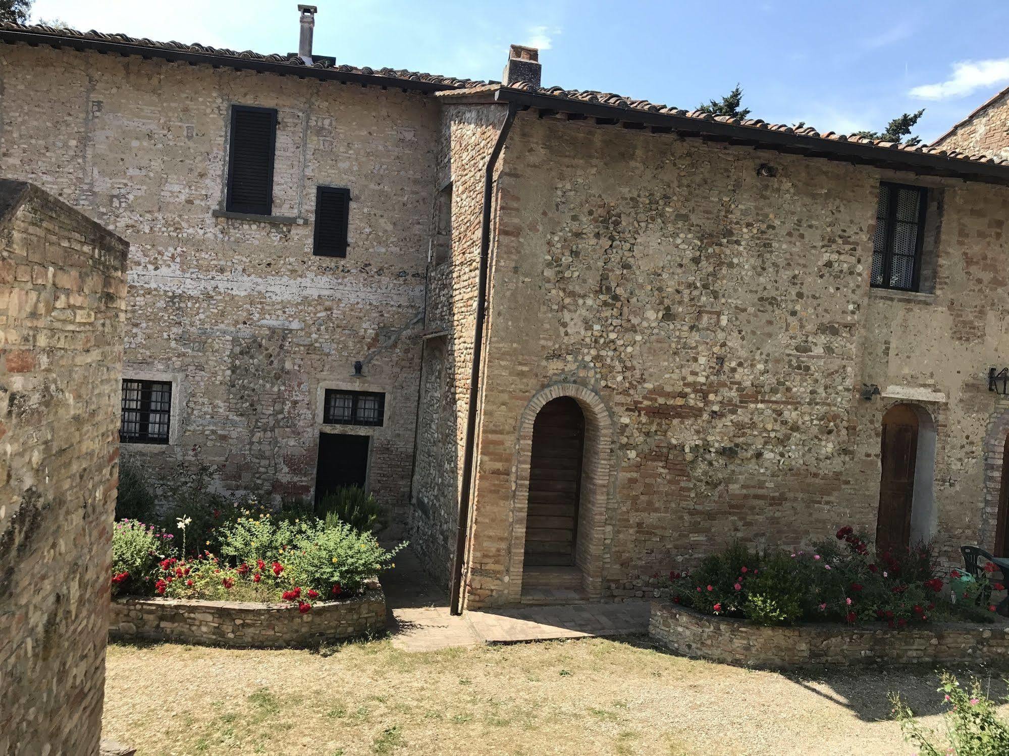 モンテスペルトリCastello Di Fezzanaアパートメント エクステリア 写真