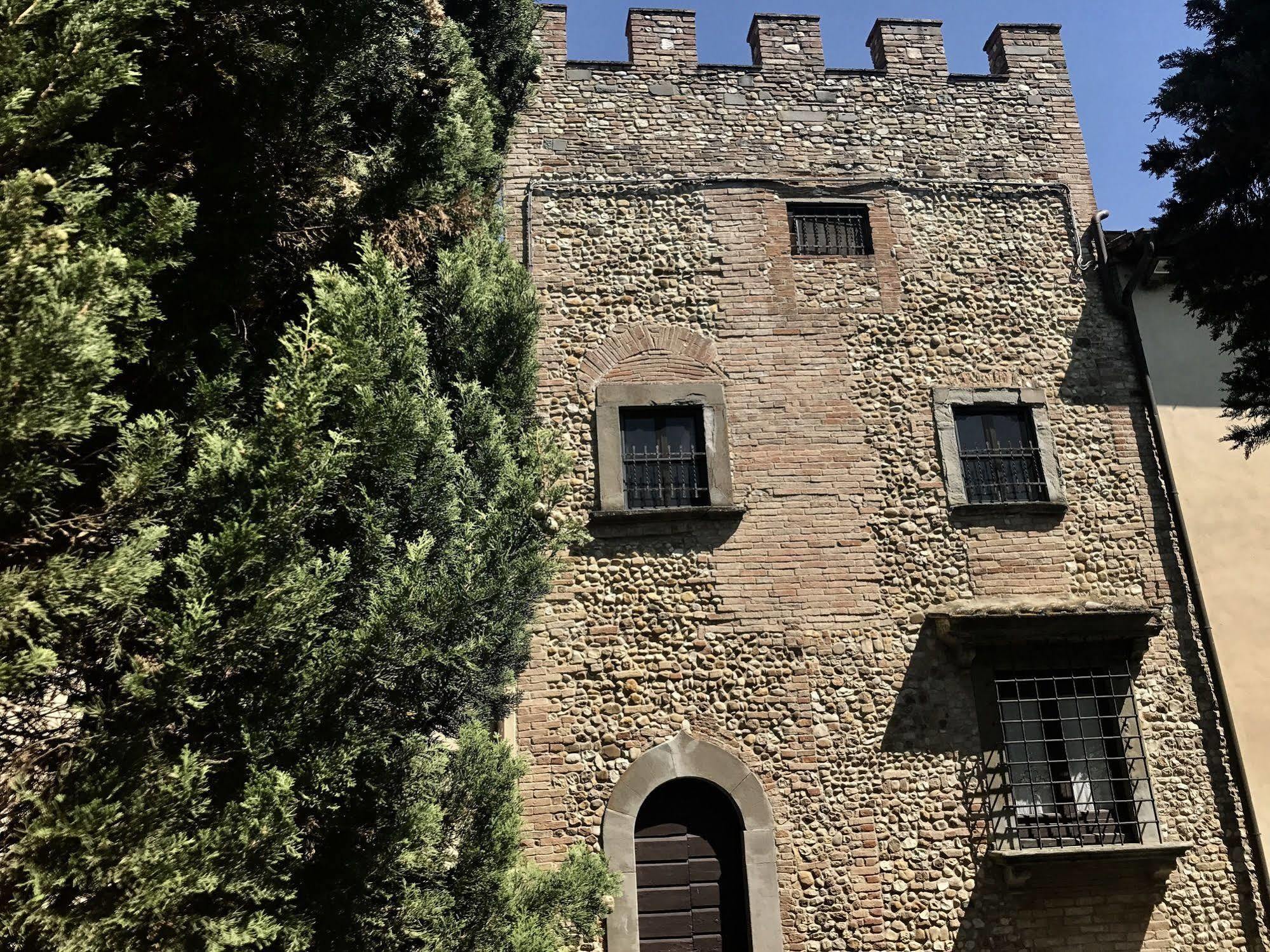 モンテスペルトリCastello Di Fezzanaアパートメント エクステリア 写真