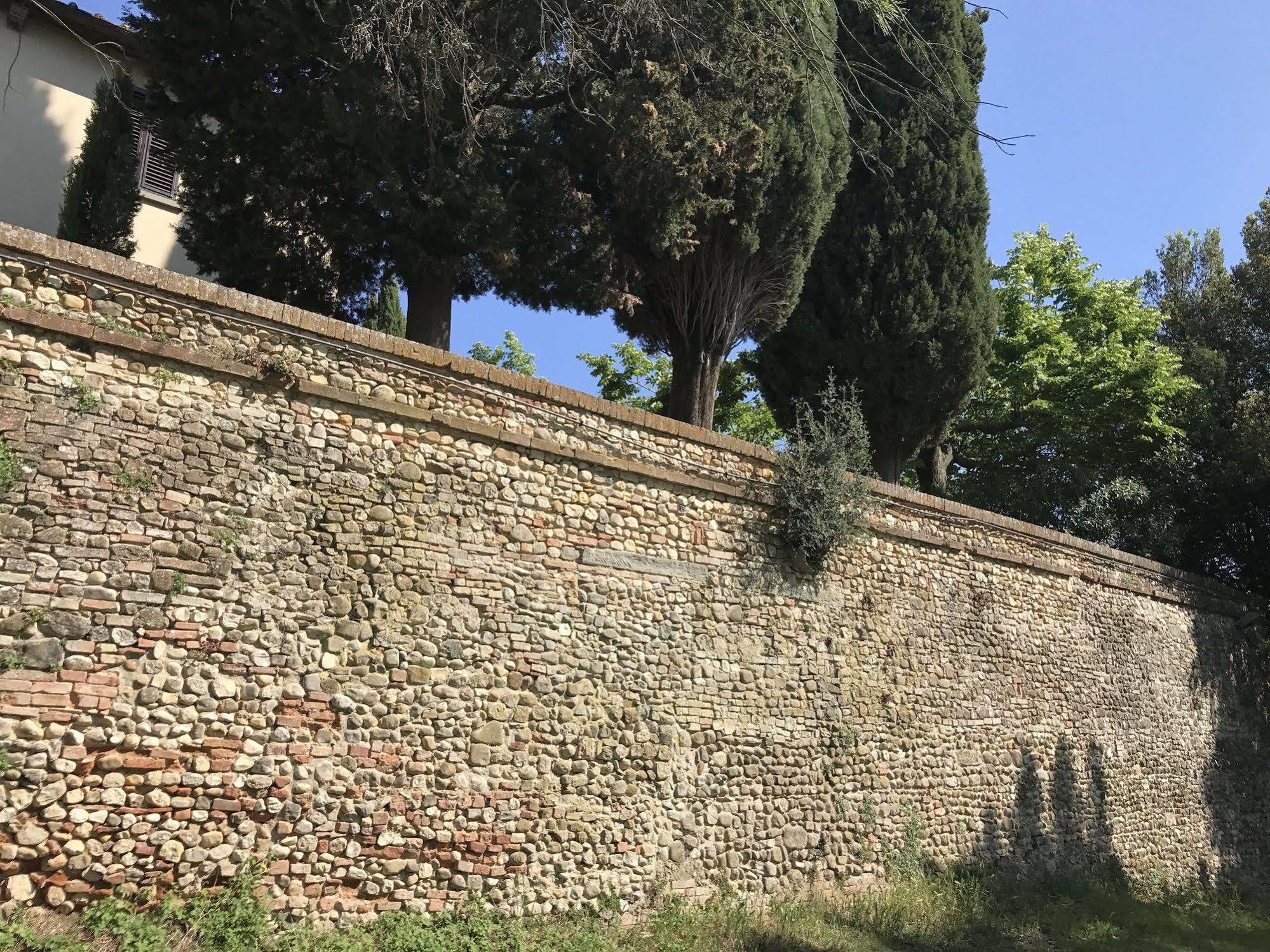 モンテスペルトリCastello Di Fezzanaアパートメント エクステリア 写真